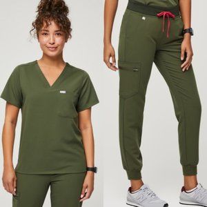 FIGS- Dark Olive Catarina Top in M & Zamora Jogger pants in M TALL